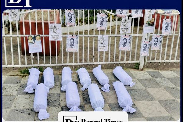 চট্টগ্রাম প্রেস ক্লাবের সামনে প্রতীকী প্রতিবাদহামের ভয়াবহতায় শিশু মৃত্যুর বিচার দাবি, টিকা সংকট নিয়ে নতুন করে প্রশ্ন