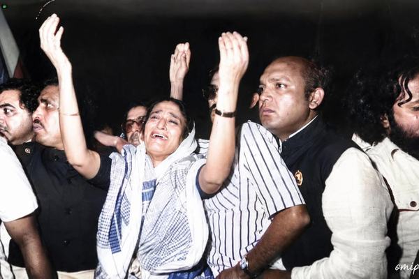 “শেখ হাসিনার গায়ে গুলি লাগার আগে ভেদ করতে হবে রক্তে গড়া ভাইদের দেয়াল”