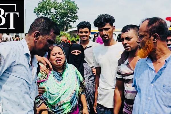 ১০ টাকার চাঁদাকে কেন্দ্র করে অটোচালক শাহীন খুন, ঢাকা-চট্টগ্রাম মহাসড়ক অবরোধে বিক্ষুব্ধ জনতা