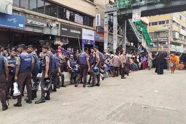 কচুক্ষেতে শ্রমিক–পুলিশ ধাওয়া–পাল্টা ধাওয়া, কয়েকজন আটক