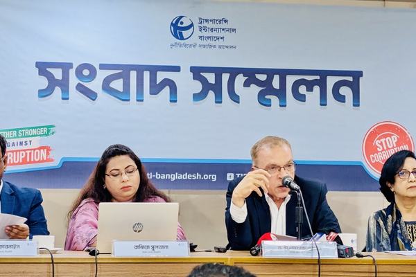 সেবাখাতে দুর্নীতি ও ঘুষের প্রবণতা বেড়েছে, উদ্বেগ প্রকাশ টিআইবির