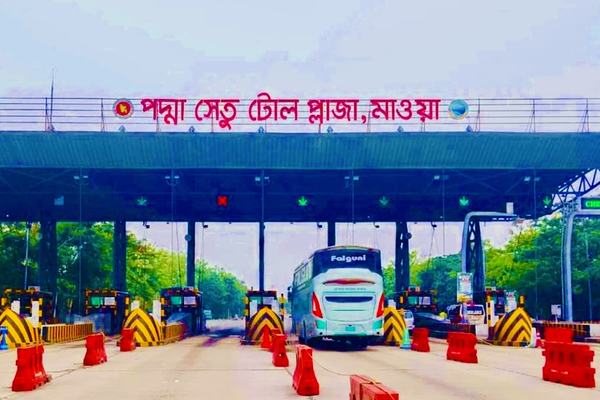 পদ্মা সেতুতে টোল আদায় ছাড়াল ৩,৪২৯ কোটি টাকা, ঋণের ১৬ কিস্তি পরিশোধ সম্পন্ন
