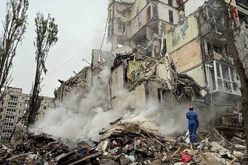 রাশিয়ার ভয়াবহ ড্রোন ও ক্ষেপণাস্ত্র হামলায় কাঁপল কিয়েভ, নিহত ২৯, আহত ৯০-এর বেশি