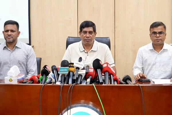 রাজধানীতে ২৪ ঘণ্টায় গ্রেপ্তার ৪২৪, উদ্ধার মাদক, অস্ত্র ও বিপুল সংখ্যক বন্যপ্রাণী
