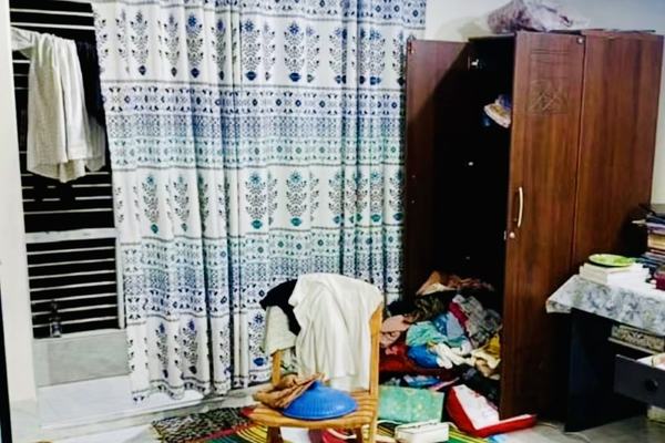 বিচারক দম্পতির বাসায় ১৯ লাখ টাকার চুরি: সাবেক স্বেচ্ছাসেবক দল নেতাসহ ৫ জন কারাগারে
