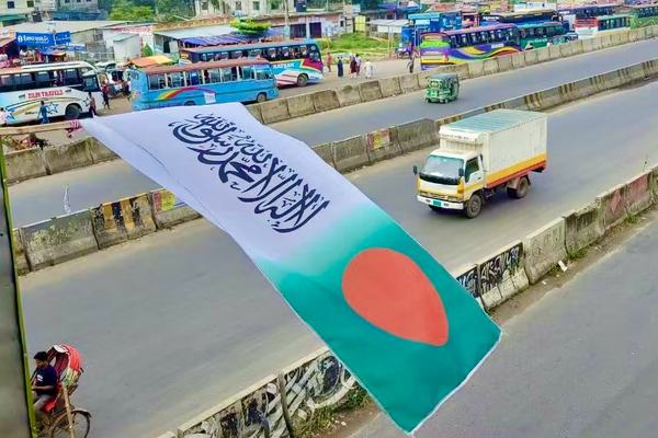 নারায়ণগঞ্জে জাতীয় পতাকা বিকৃত করে কালেমা যুক্ত করায় গ্রেপ্তার ২