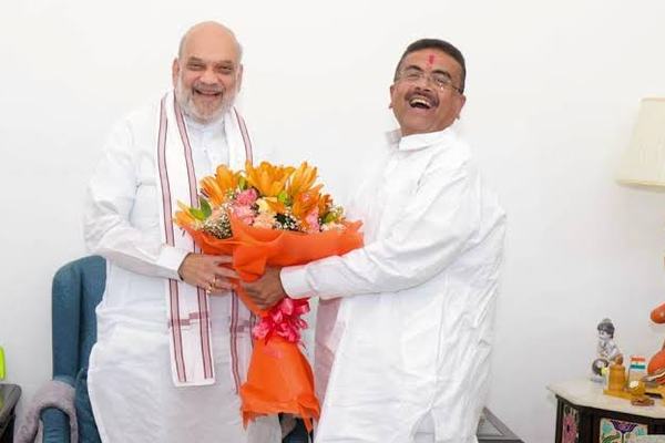 পশ্চিমবঙ্গে পালাবদলের পর দ্রুত একের পর এক পদক্ষেপ, শুভেন্দু সরকারকে প্রশংসায় ভাসালেন অমিত শাহ
