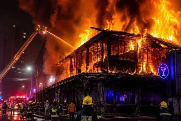ব্যাংককের জনপ্রিয় বারে ভয়াবহ অগ্নিকাণ্ড, নিহত অন্তত ২৭, ধোঁয়ায় দম বন্ধ হয়ে অধিকাংশের মৃত্যু; ৬০ জনের বেশি হাসপাতালে, নিখোঁজ আরও কয়েকজন।