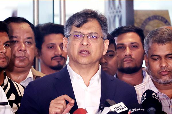 স্বরাষ্ট্রমন্ত্রী: প্রশাসনিক আদেশে রাজনৈতিক দল নিষিদ্ধের পক্ষে নই, আওয়ামী লীগের রাজনৈতিক ভবিষ্যৎ আইন ও বিচারিক প্রক্রিয়ায় নির্ধারণের আহ্বান