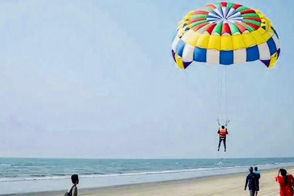কক্সবাজারে প্যারাসেইলিং দুর্ঘটনা: সমুদ্রে পড়ে পর্যটকের মৃত্যু, নিরাপত্তা নিয়ে নতুন প্রশ্ন