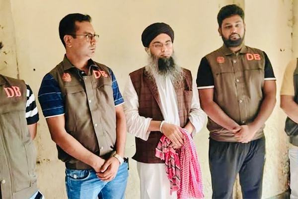 প্রধানমন্ত্রীকে নিয়ে ফেসবুক পোস্ট: এনসিপির সাময়িক অব্যাহতি পাওয়া নেতা গাজী সালাউদ্দিন গ্রেপ্তার
