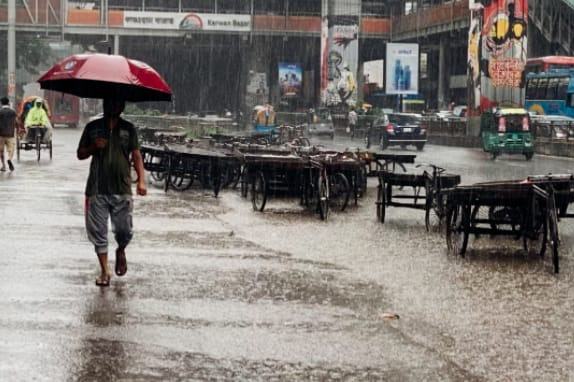 ঢাকায় দুপুরের মধ্যে হালকা বৃষ্টির পূর্বাভাস, সারাদেশে ভারী বর্ষণের আশঙ্কা