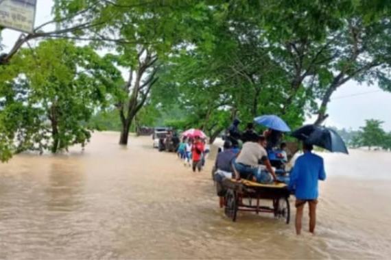 টানা বর্ষণে রাঙ্গামাটিতে সড়ক যোগাযোগ বিচ্ছিন্ন: সাজেকে আটকা ৪ শতাধিক পর্যটক